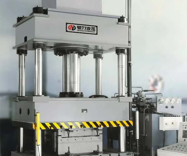 Prensa hidráulica de 4 columnas para materiales compuestos
